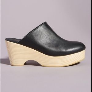 Hanna Heeled Clog